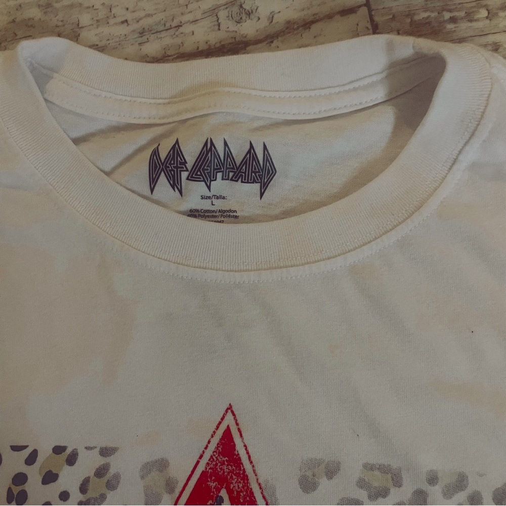 Cheetah Print Def Leppard Graphic Teeshirt - image 2